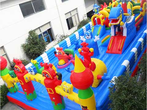 Надувной замок и надувные комплексы для детей