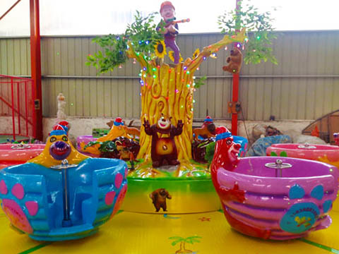 Аттракцион чашки